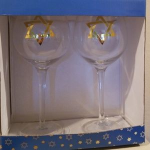 2 18oz wine stem glasses
